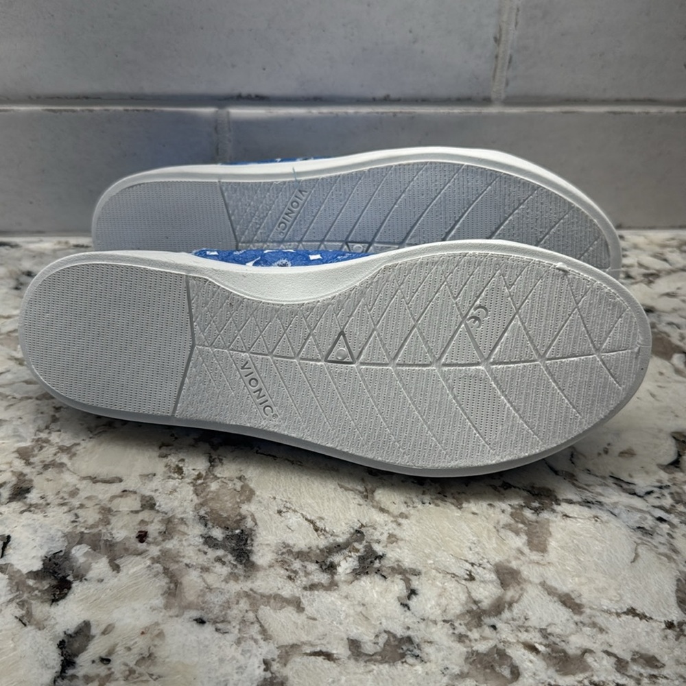 NWT Vionic Beachy Sneakers - Size 7 - Picture 5 of 6